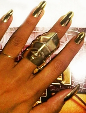Flash Nail Art  %26#8211; золотой маникюр с зеркальным блеском.